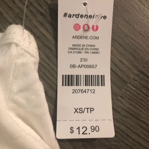 🤍3/25🤍White tank top! - Picture 4 of 5